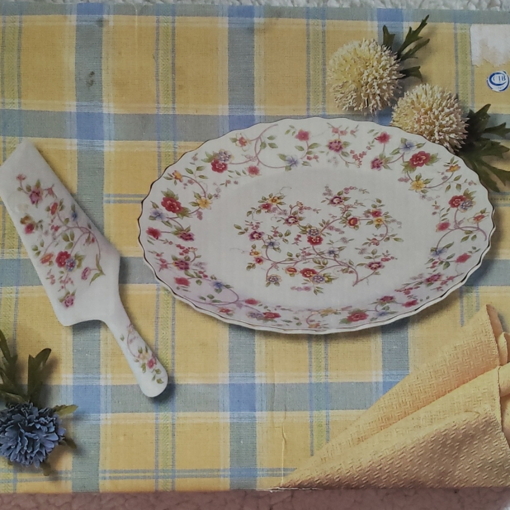 Andrea by Sadek Meadow Porcelain Cake Server Set